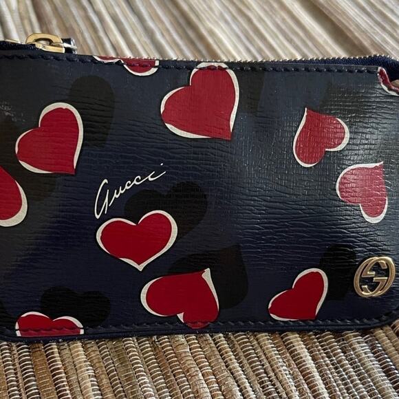 Gucci heart beats key pouch navy/black/red/white